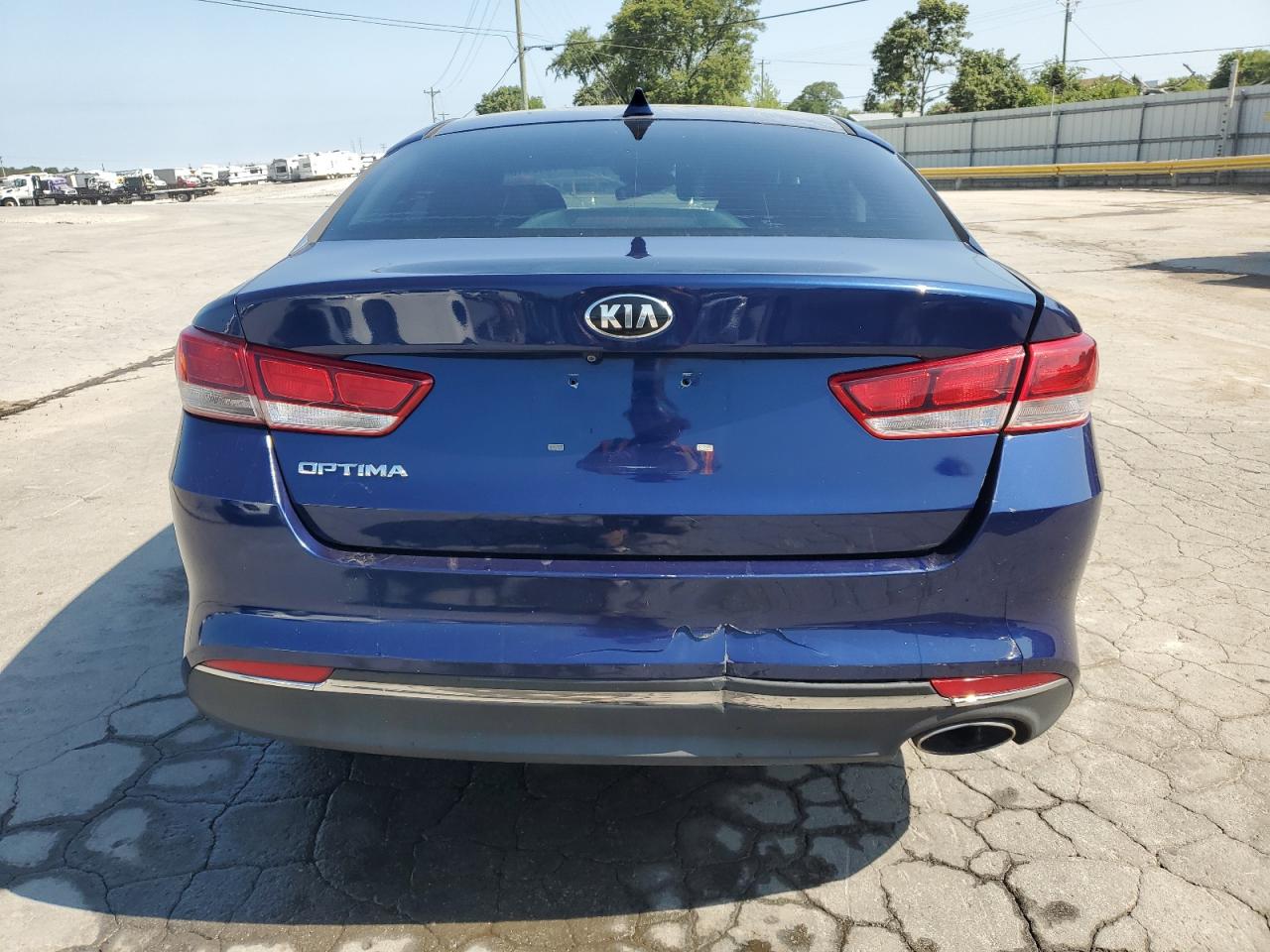 2017 Kia Optima Lx VIN: 5XXGT4L30HG140241 Lot: 70012915