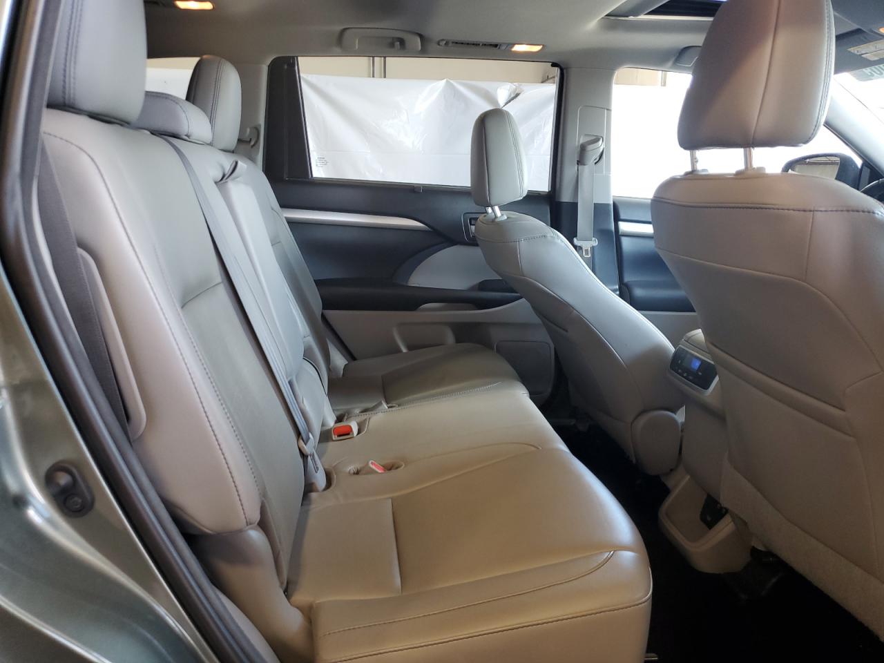 2018 Toyota Highlander Se VIN: 5TDJZRFH8JS867074 Lot: 70339065