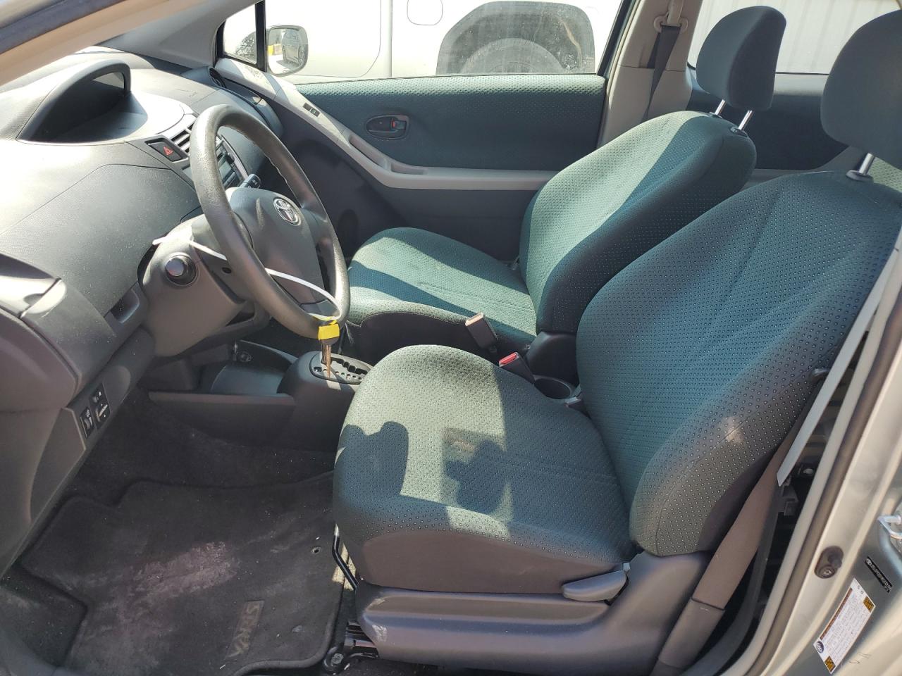 2008 Toyota Yaris VIN: JTDJT923185200598 Lot: 68918055