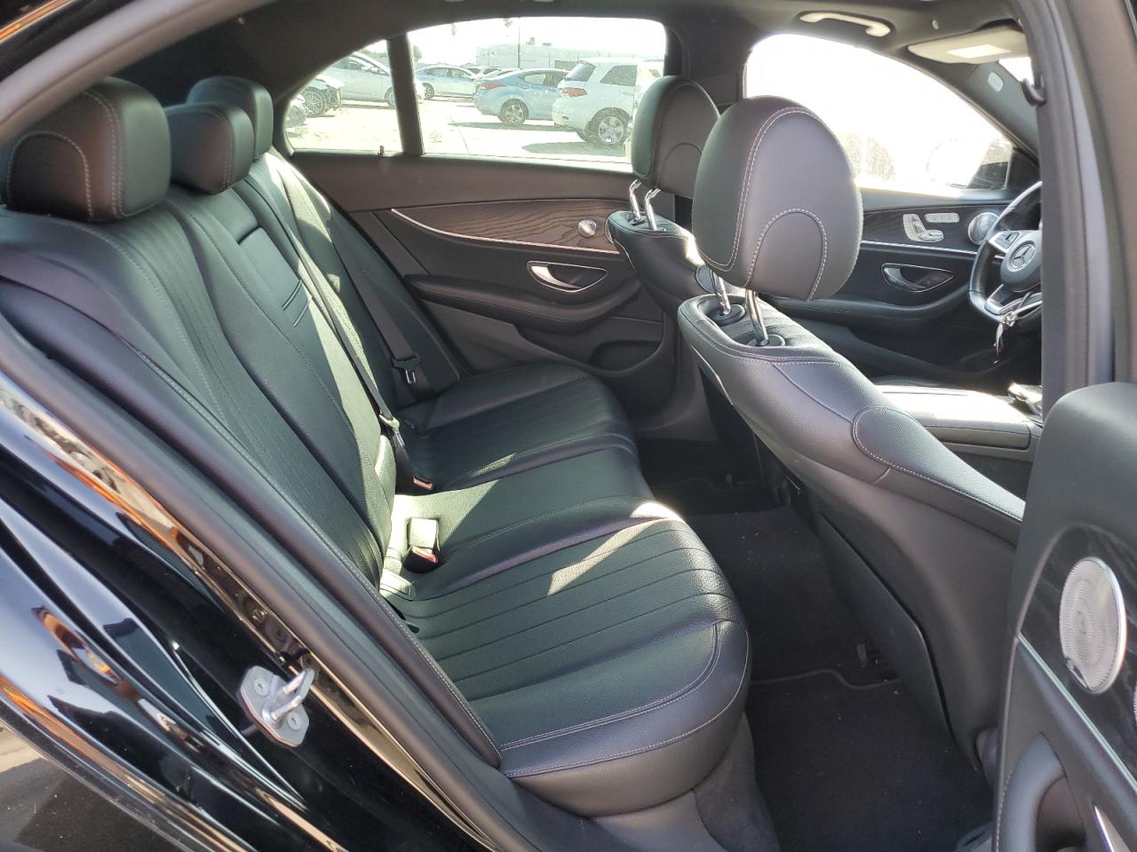 2018 Mercedes-Benz E 300 VIN: WDDZF4JB1JA318109 Lot: 69402835