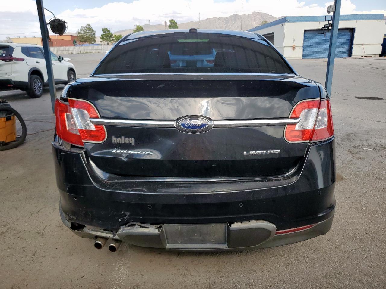 2011 Ford Taurus Limited VIN: 1FAHP2FW4BG108692 Lot: 69040725