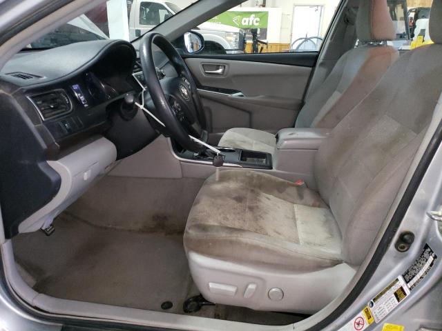 Sedans TOYOTA CAMRY 2016 Srebrny