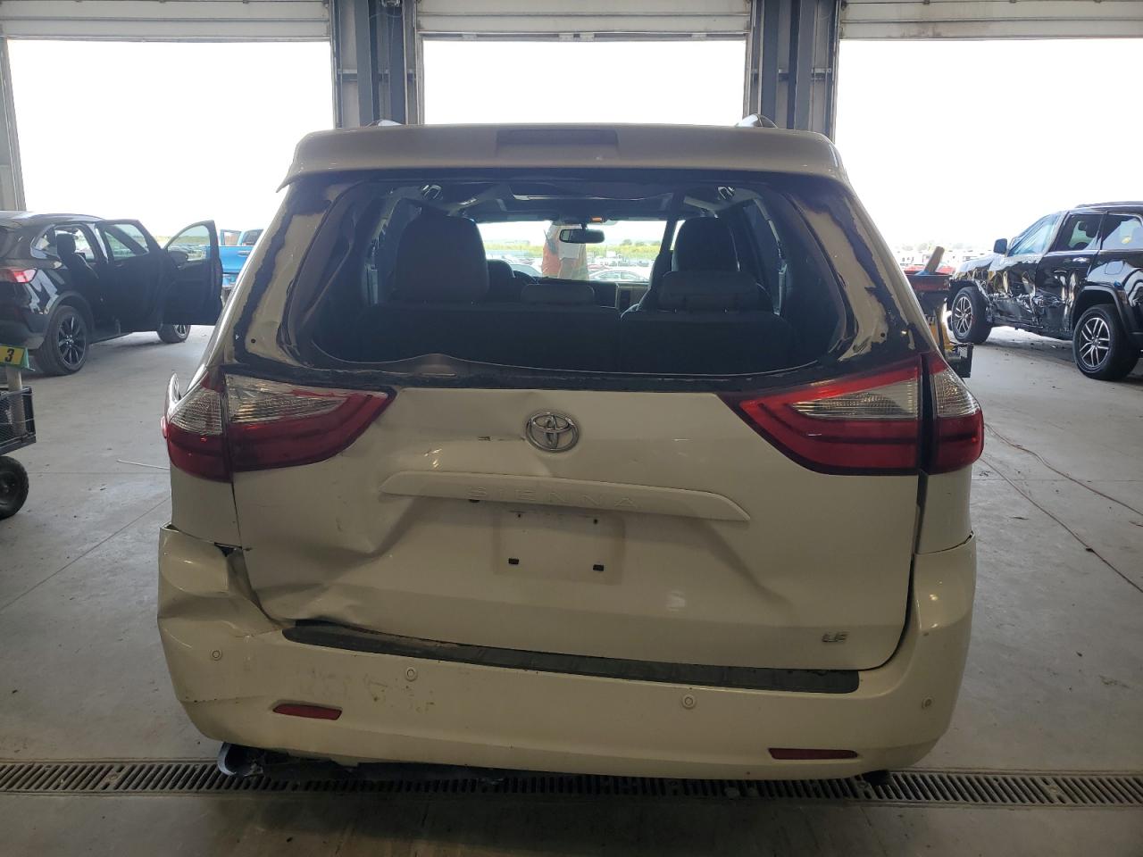 2016 Toyota Sienna Xle VIN: 5TDYK3DC7GS727145 Lot: 70638835