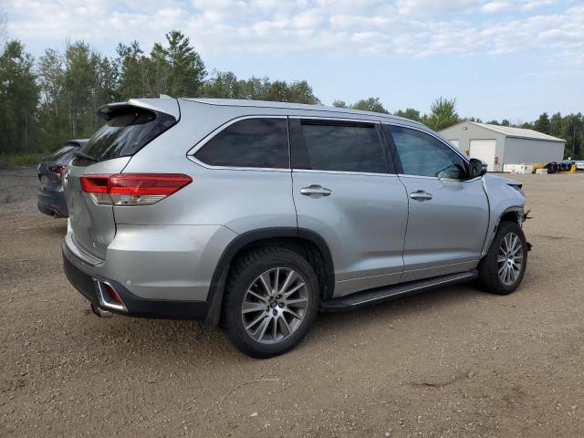 2017 TOYOTA HIGHLANDER SE  