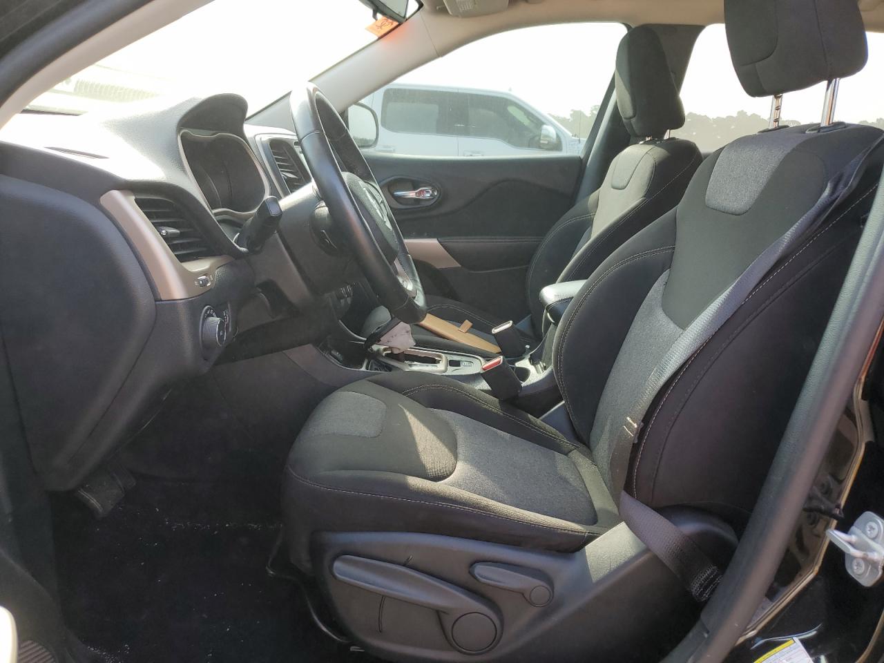 2018 Jeep Cherokee Latitude VIN: 1C4PJLCX8JD528109 Lot: 69428625