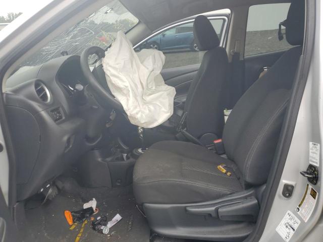 NISSAN VERSA 2019 Srebrny