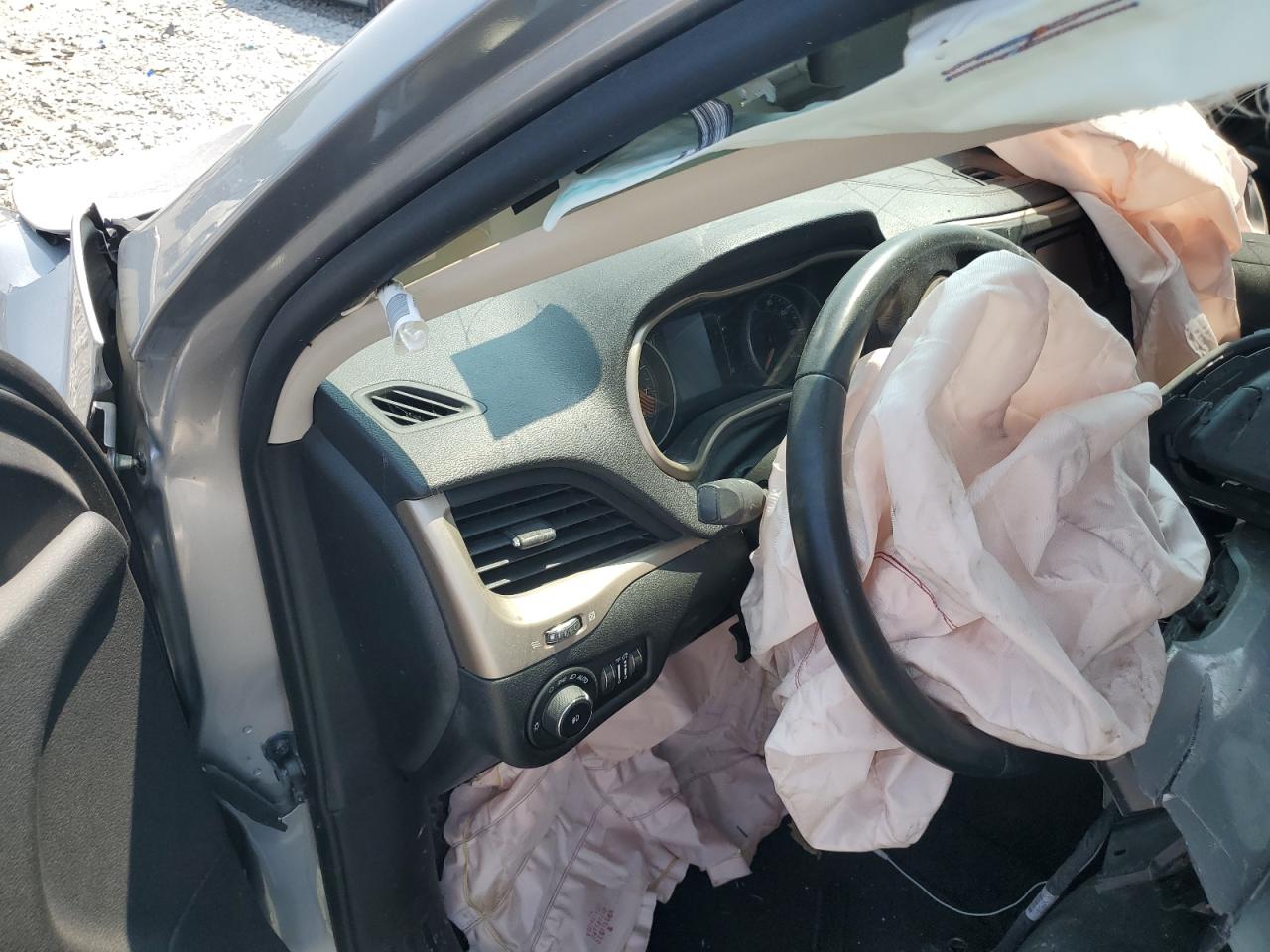 2015 Jeep Cherokee Latitude VIN: 1C4PJMCS6FW648030 Lot: 66480025