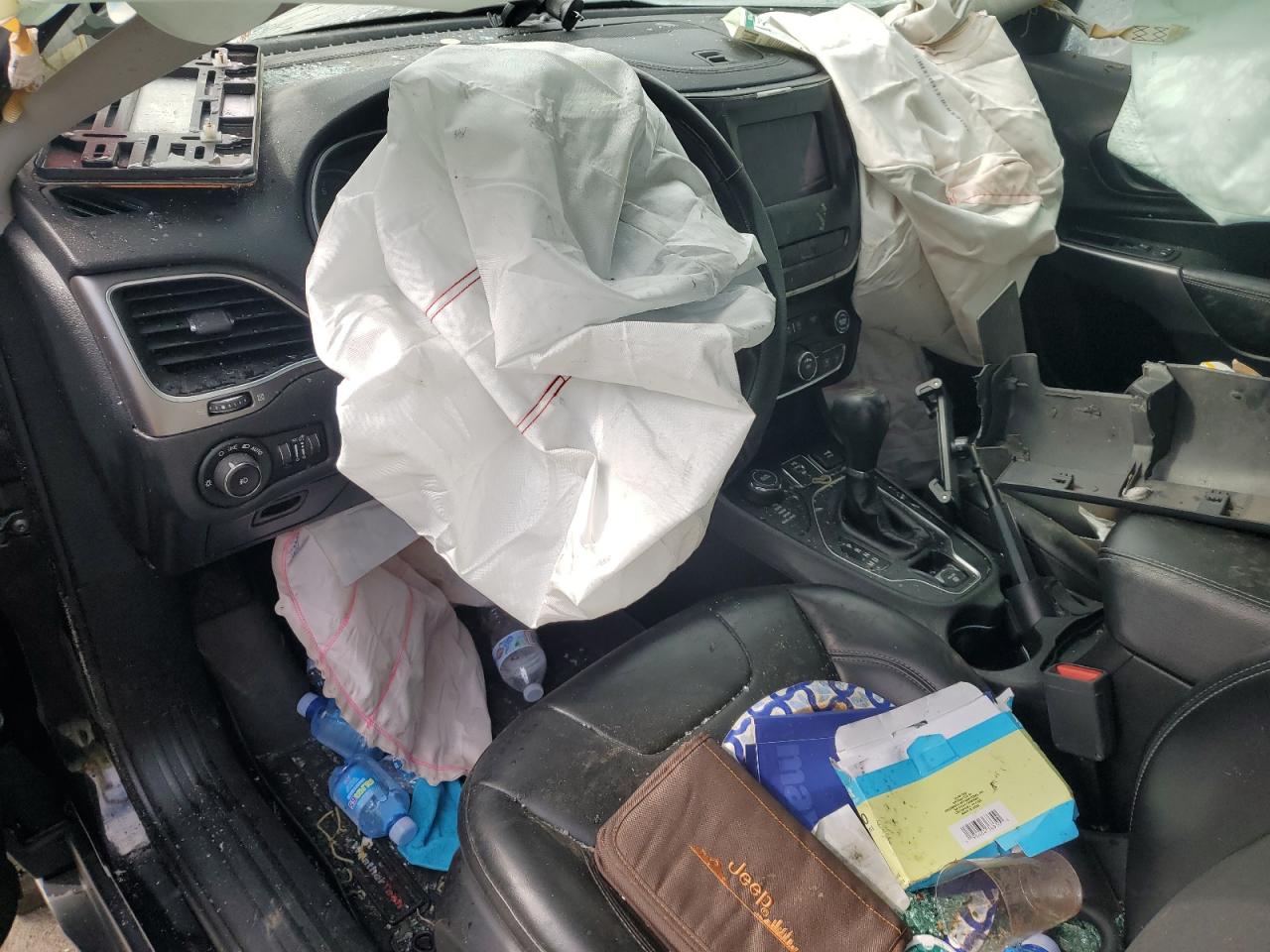 2019 Jeep Cherokee Latitude Plus VIN: 1C4PJMLB4KD194933 Lot: 70554895