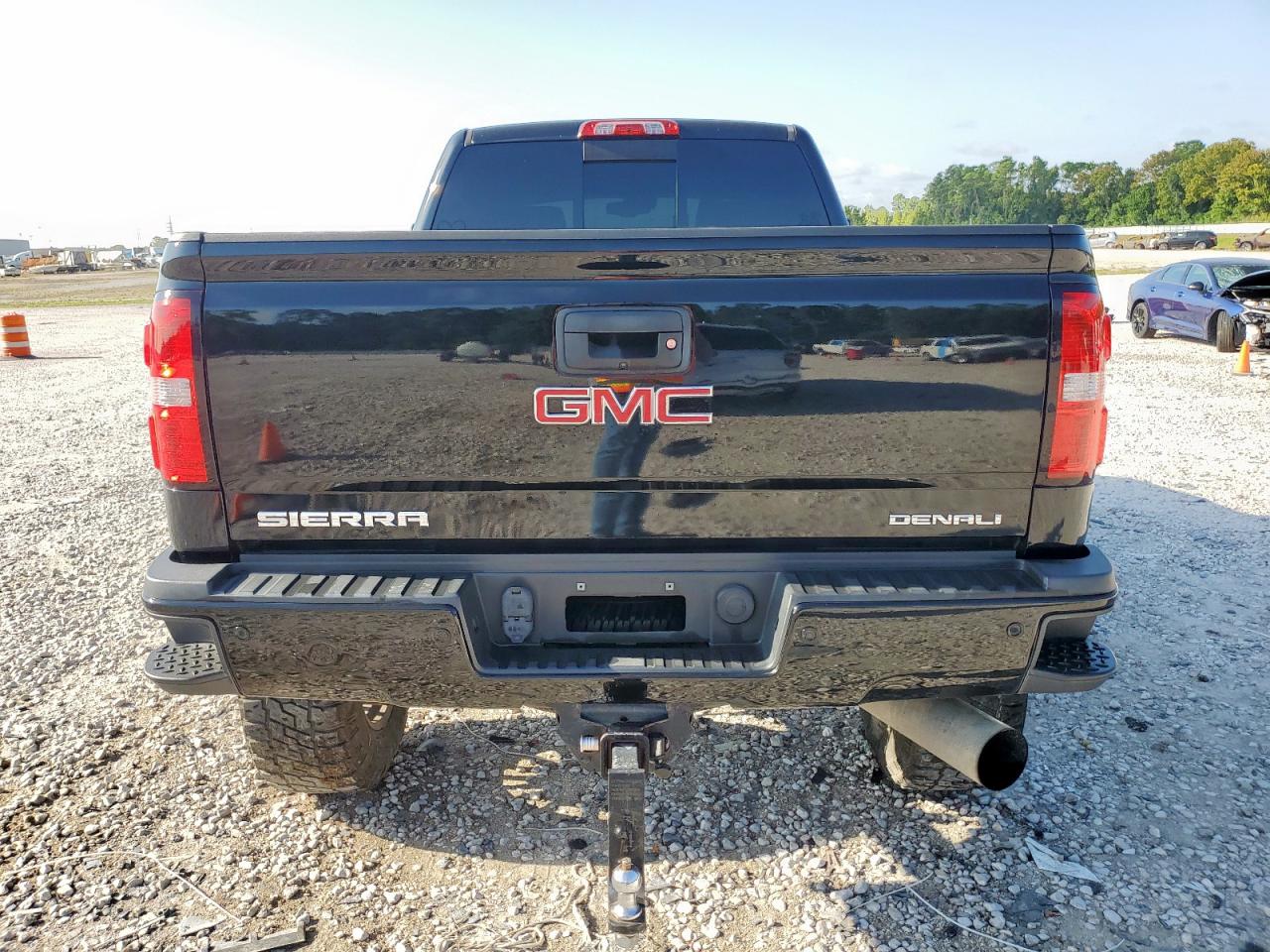 2018 GMC Sierra K2500 Denali VIN: 1GT12UEY4JF134920 Lot: 70595345
