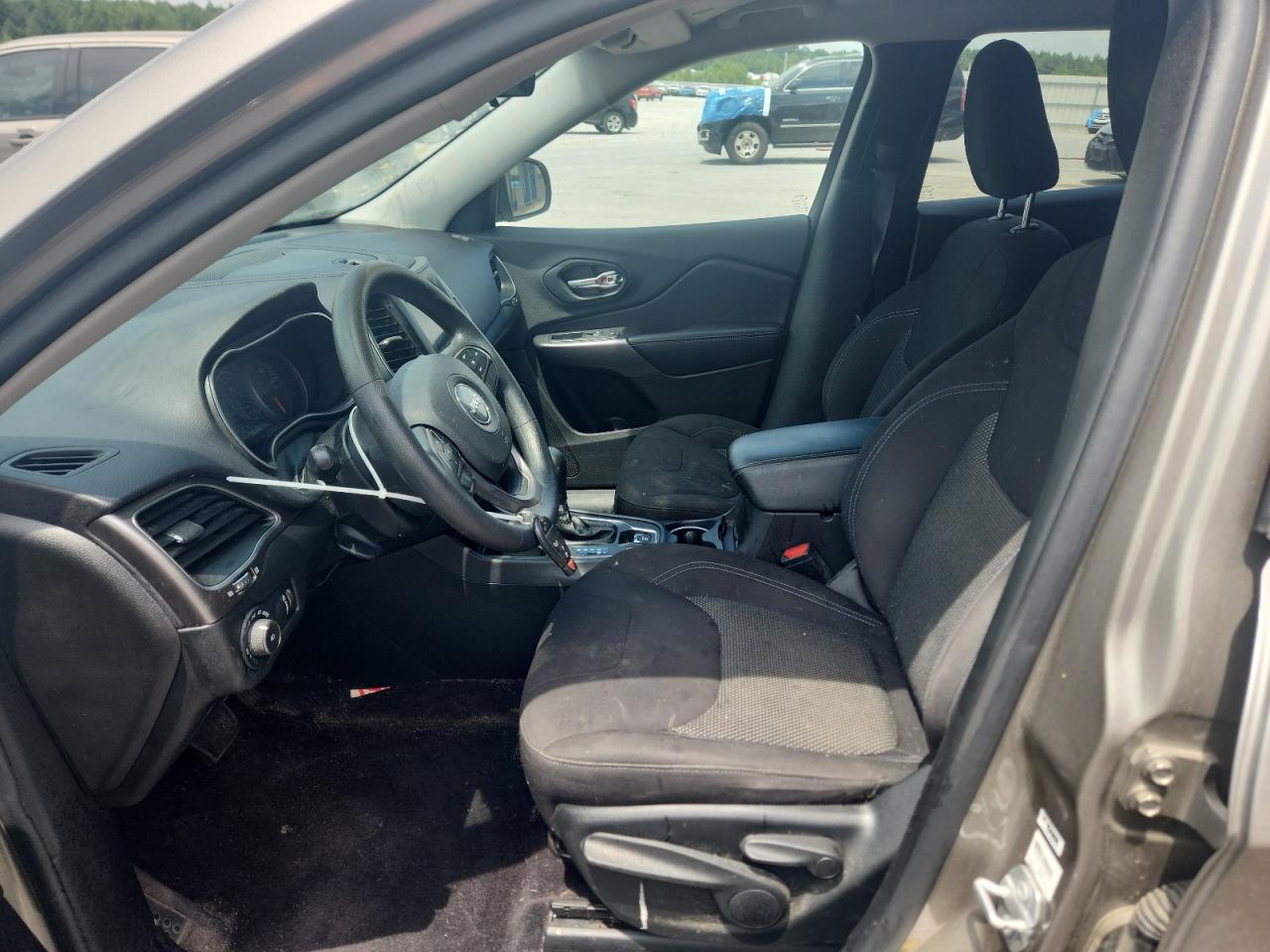 2019 Jeep Cherokee Latitude VIN: 1C4PJLCX0KD131785 Lot: 67344605