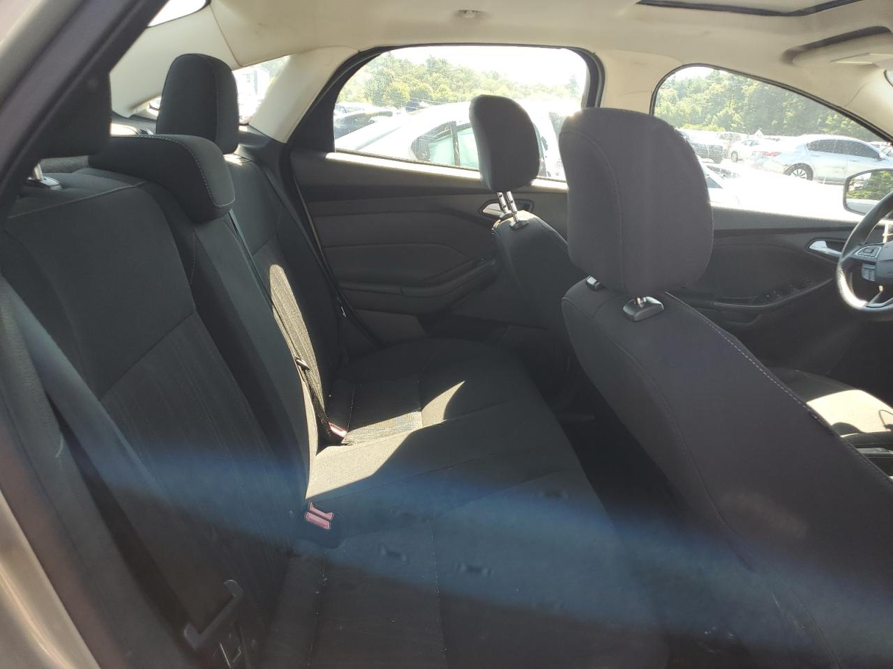 2015 Ford Focus Se VIN: 1FADP3F28FL307775 Lot: 67869995