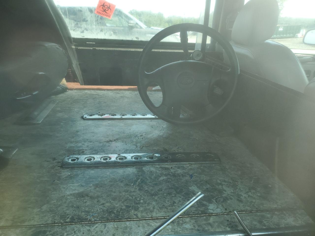 2003 Lincoln Town Car Executive VIN: 1L1FM81W23Y640410 Lot: 69024535