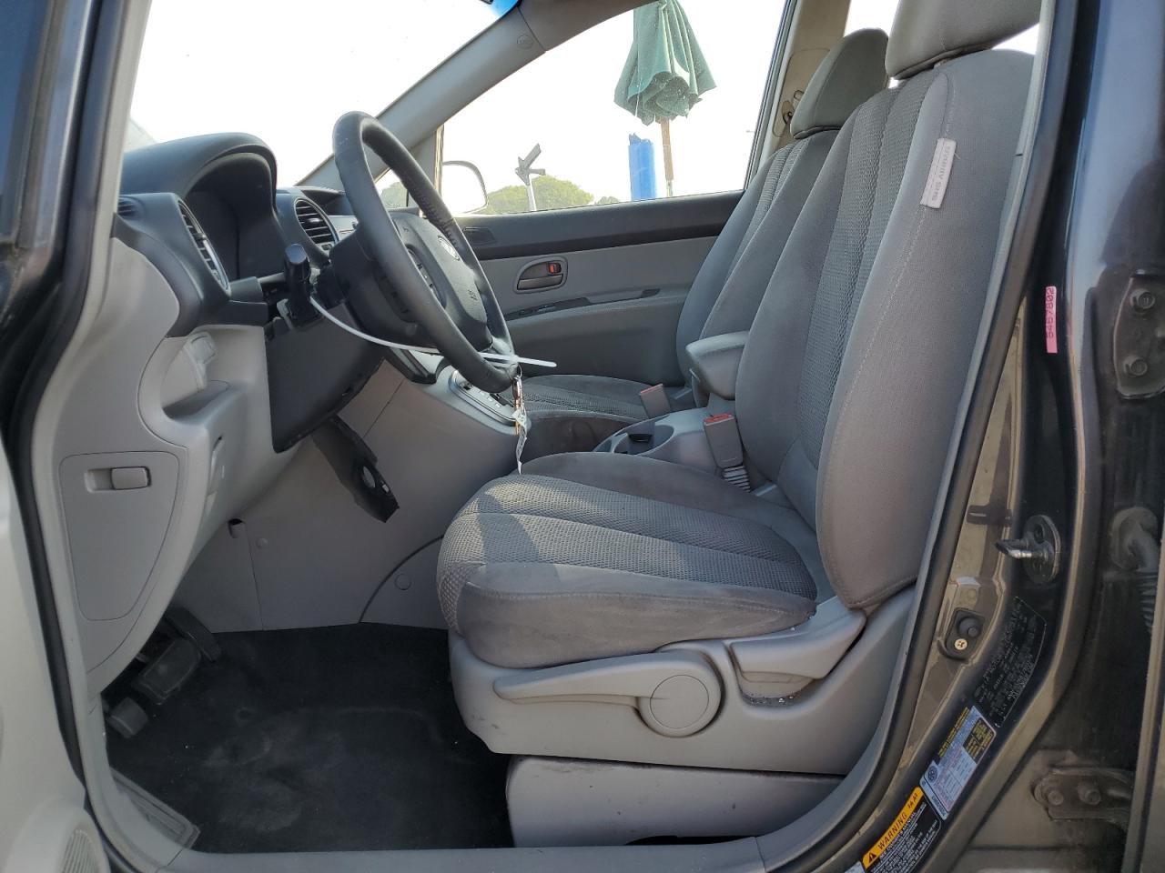 2007 Kia Rondo Lx VIN: KNAFG526877105579 Lot: 70117495