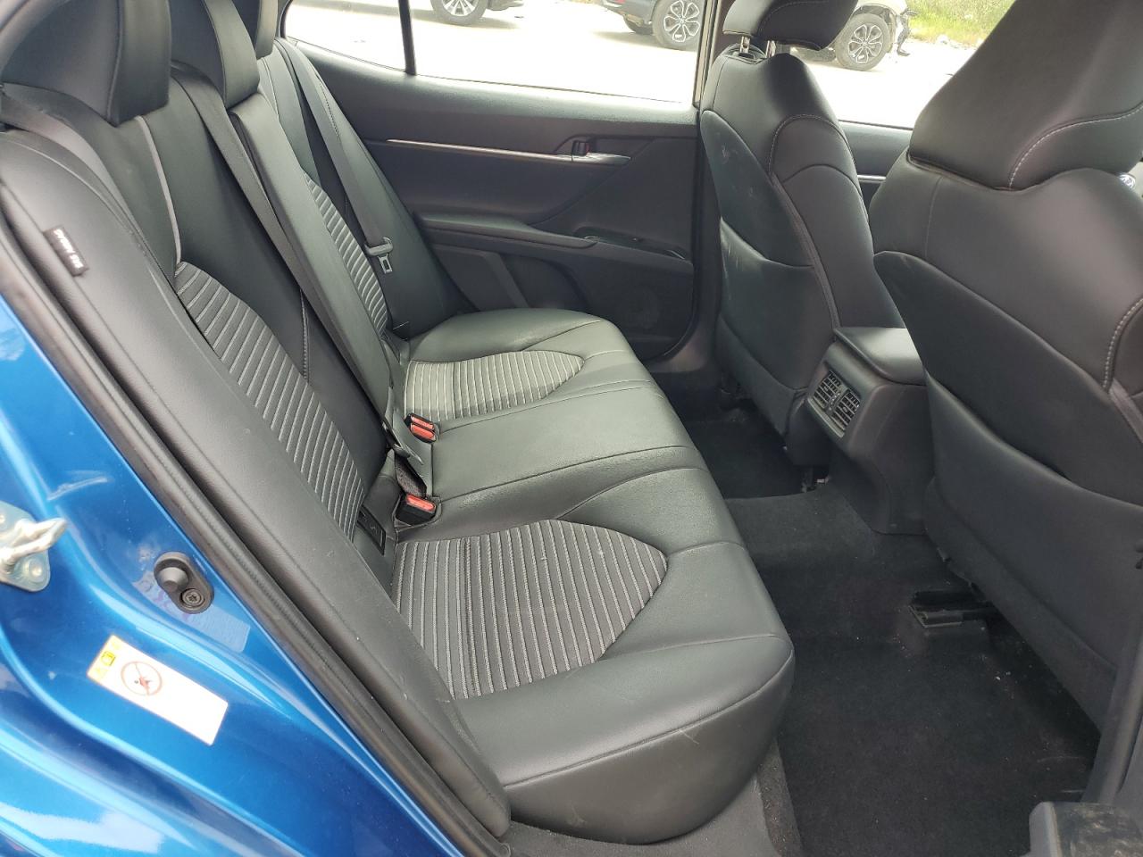 4T1B11HK5JU131268 2018 Toyota Camry L