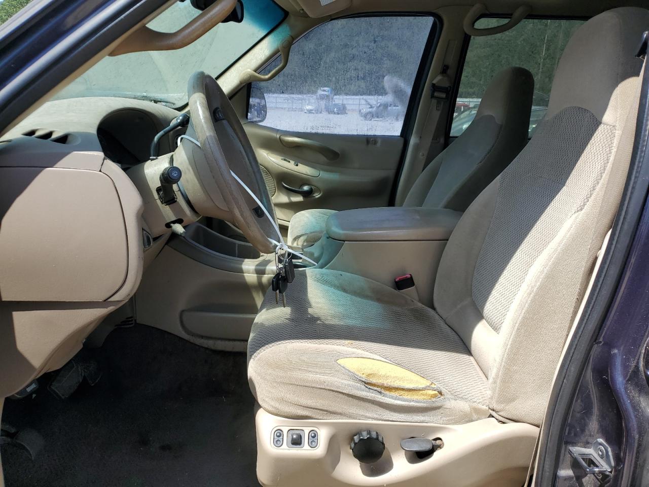2000 Ford Expedition Xlt VIN: 1FMPU16L0YLA66841 Lot: 70584055