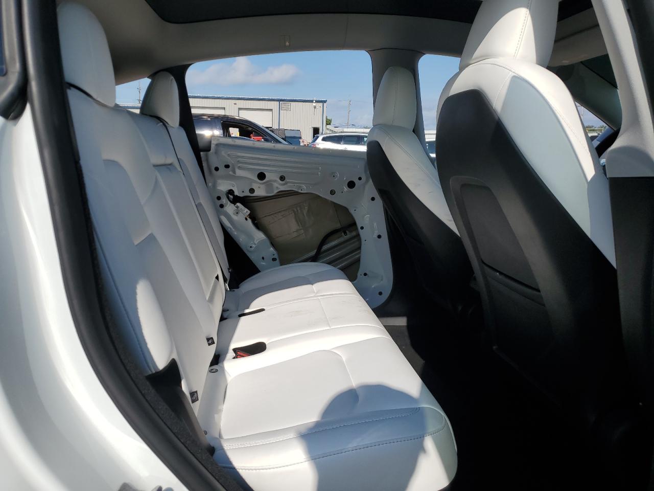 2024 Tesla Model Y VIN: 7SAYGDEFXRA332187 Lot: 68275295