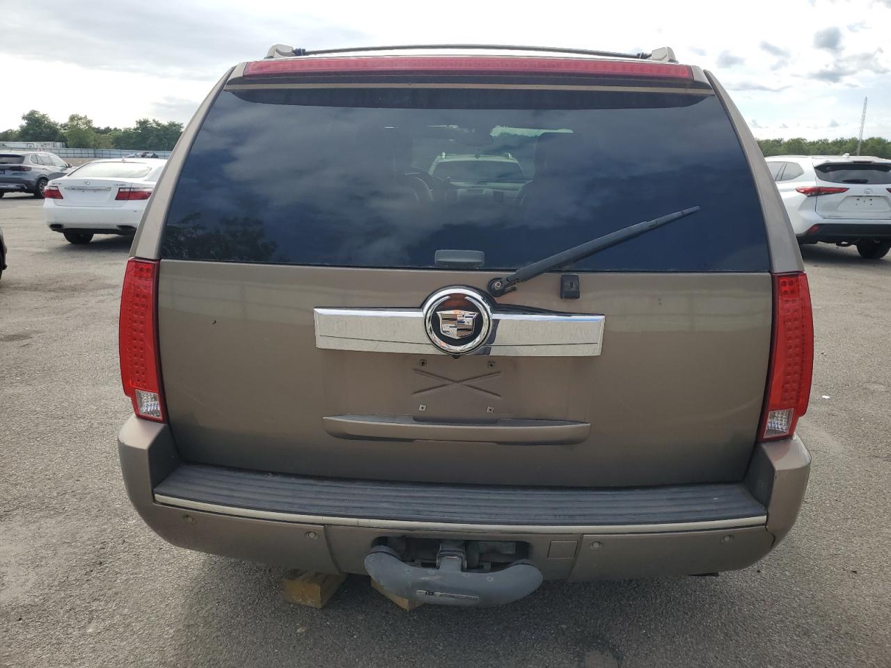 2007 Cadillac Escalade Luxury VIN: 1GYFK63887R285121 Lot: 68832695