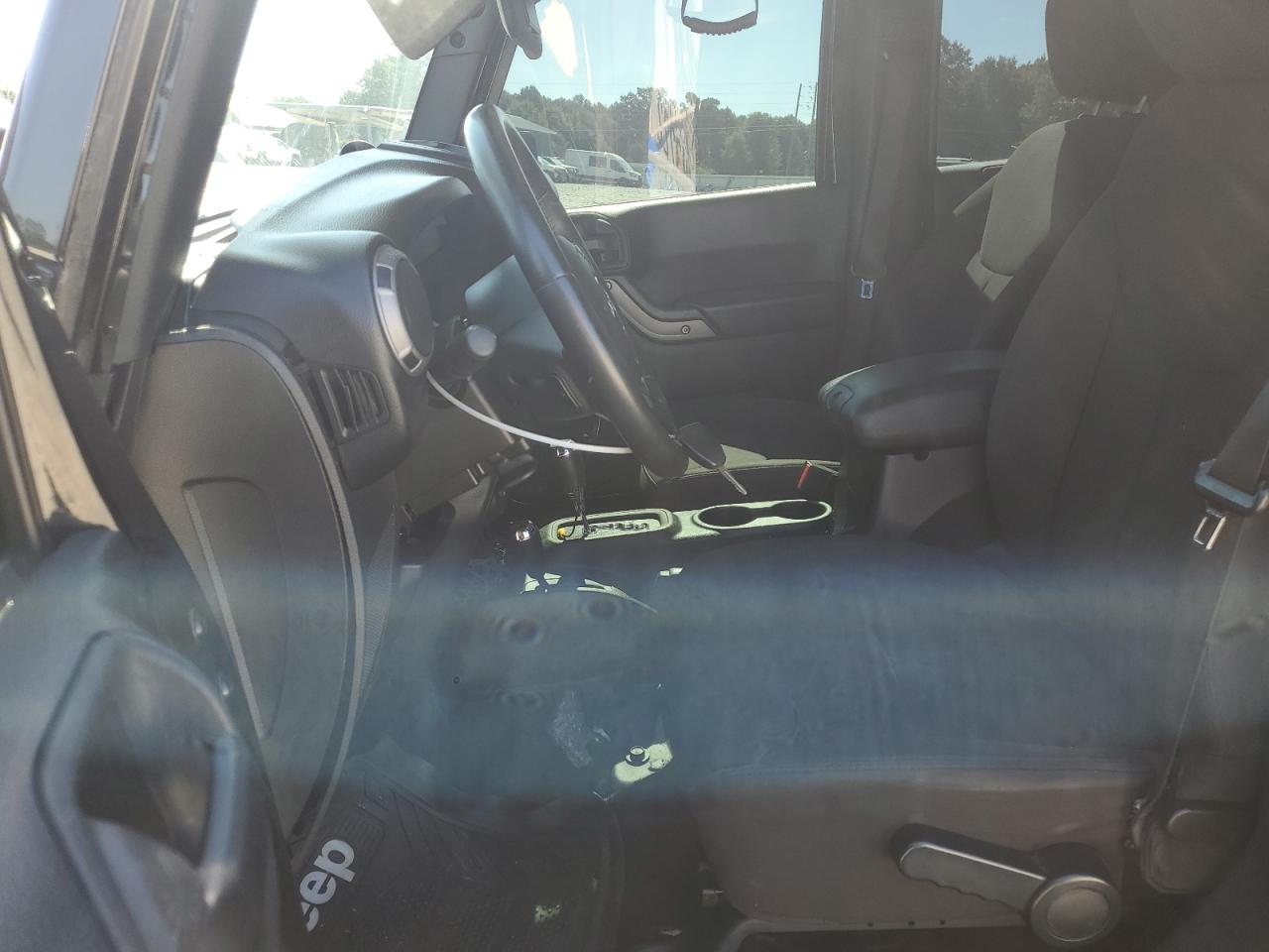 2014 Jeep Wrangler Unlimited Sport VIN: 1C4BJWDG2EL232220 Lot: 69605925