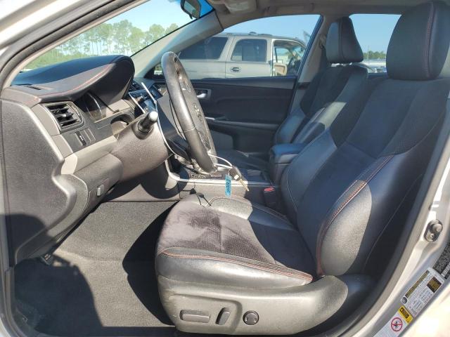 Sedans TOYOTA CAMRY 2017 Srebrny