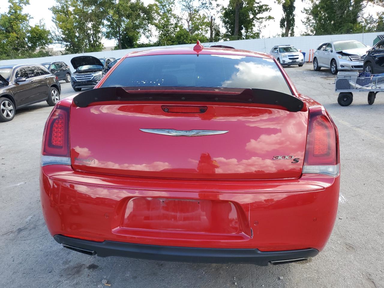 2017 Chrysler 300 S VIN: 2C3CCABG4HH565402 Lot: 69770235