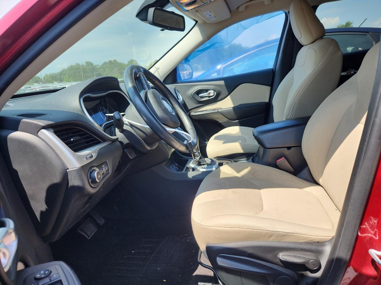 2015 Jeep Cherokee Latitude VIN: 1C4PJLCB3FW505854 Lot: 70677105