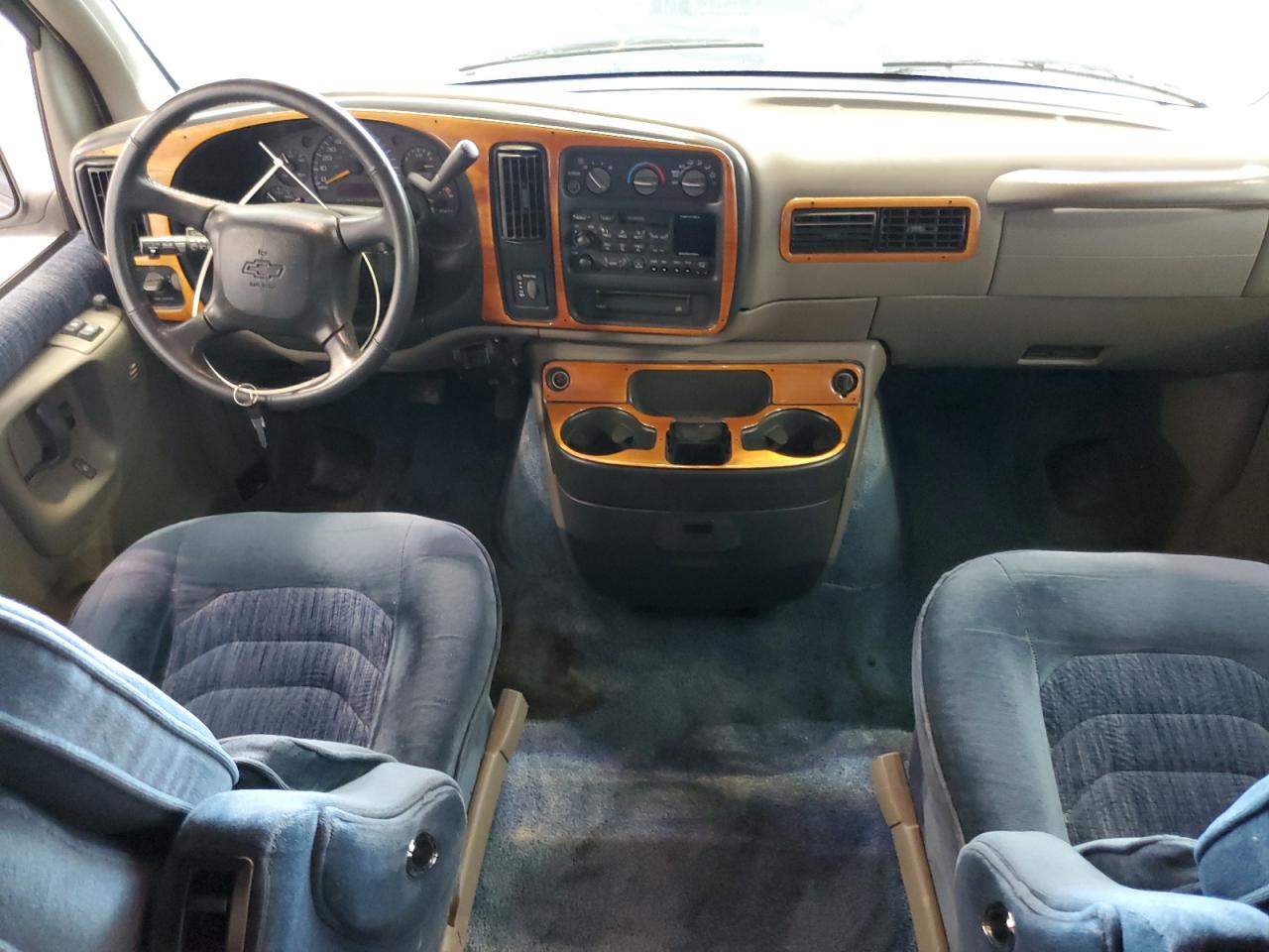 1999 Chevrolet Express G1500 VIN: 1GBFG15RXX1052568 Lot: 67823125