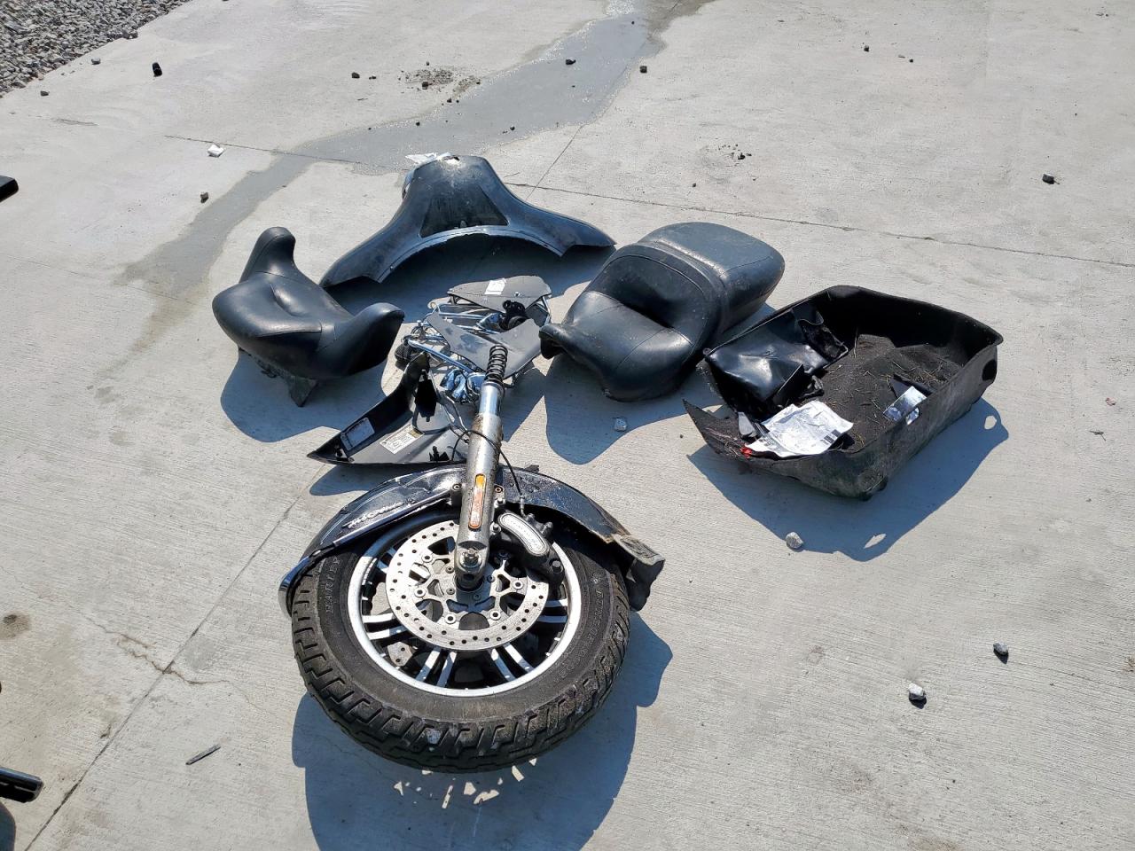 2014 Harley-Davidson Flhtcutg Tri Glide Ultra VIN: 1HD1MAL1XEB851820 Lot: 70146525