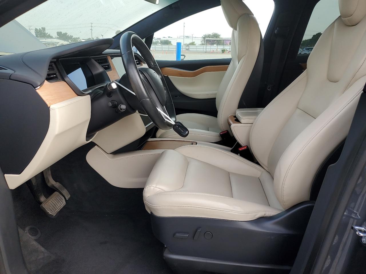 2020 Tesla Model X VIN: 5YJXCAE29LF235962 Lot: 68394095