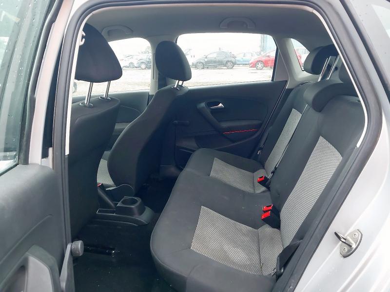 2010 VOLKSWAGEN POLO S