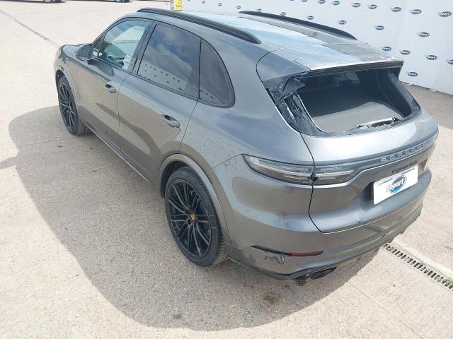 2019 PORSCHE CAYENNE V8