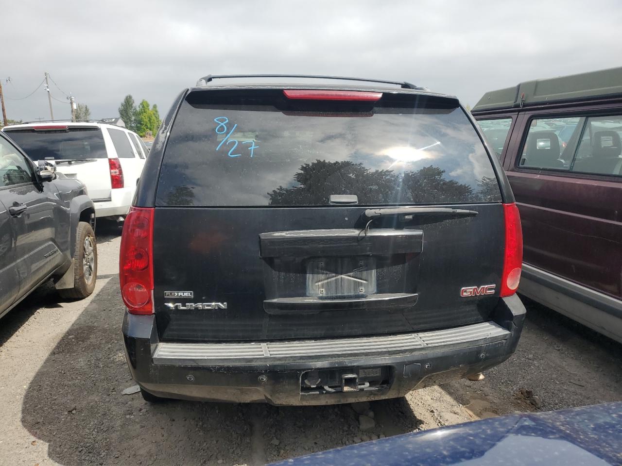 2008 GMC Yukon VIN: 1GKFC13068R152735 Lot: 70602245