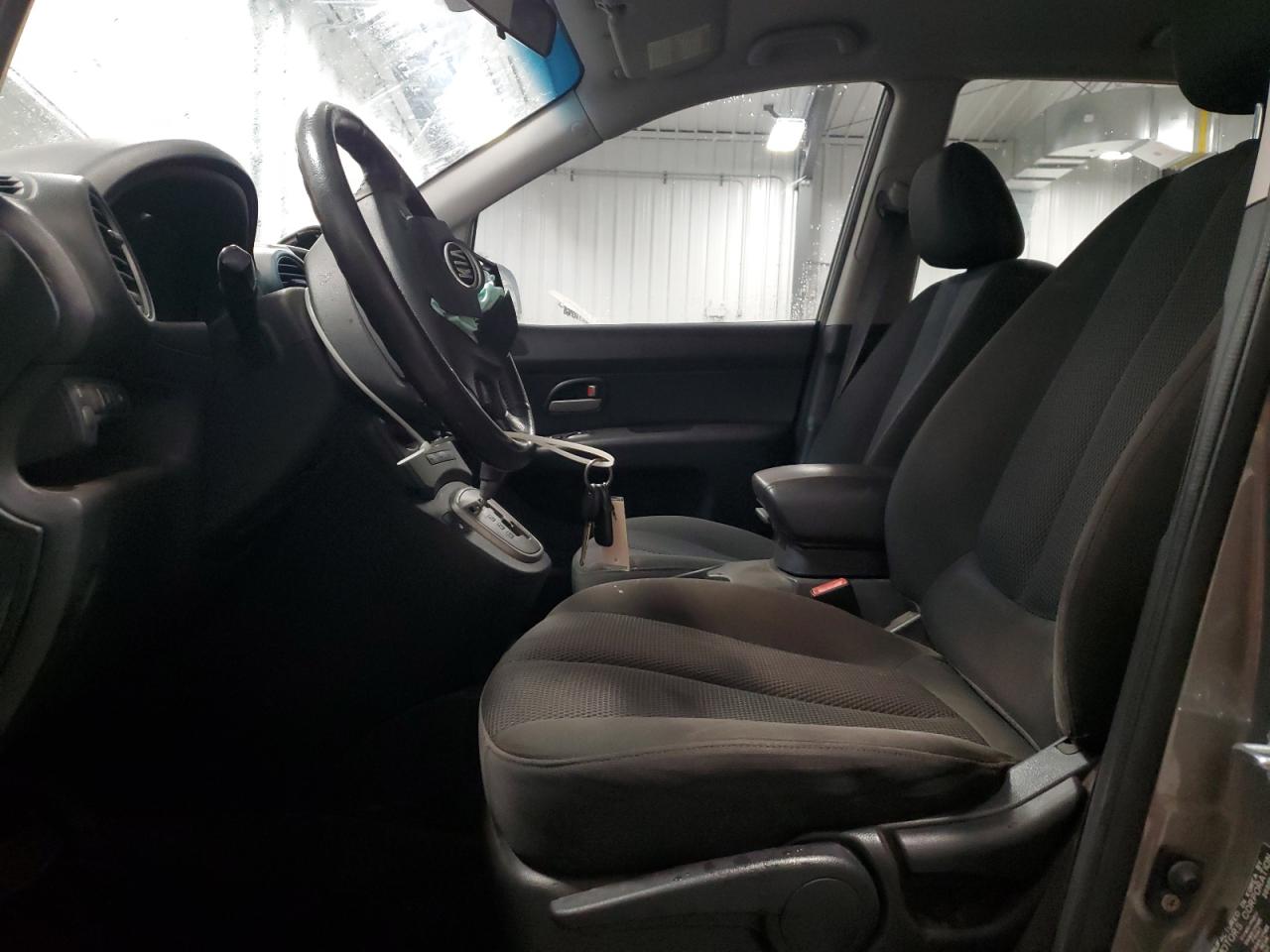 2009 Kia Rondo Base VIN: KNAFG528297285775 Lot: 68818525