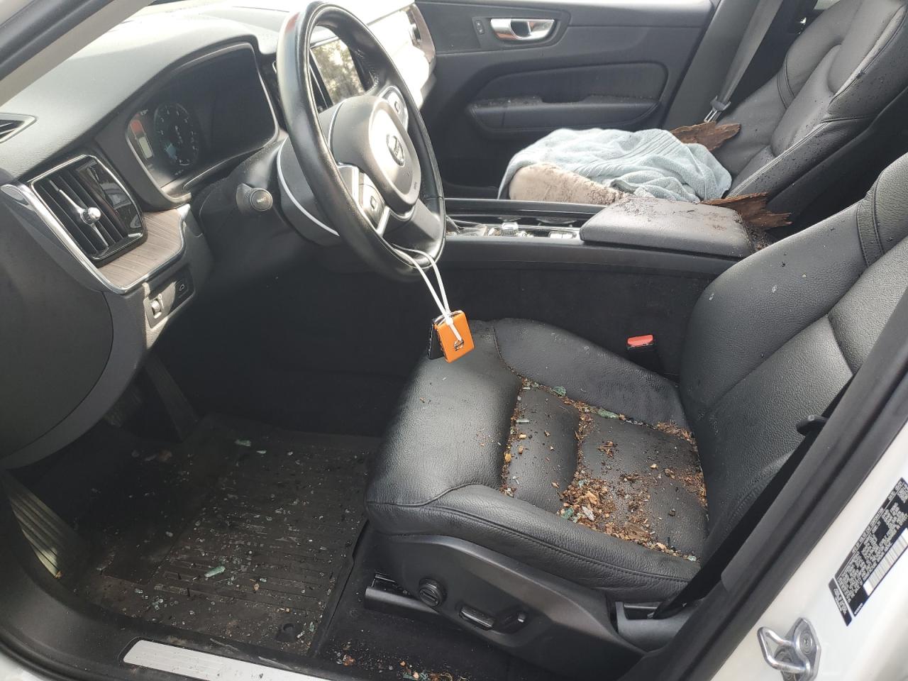 2021 Volvo Xc60 T5 Momentum VIN: YV4102RK7M1875643 Lot: 68330915