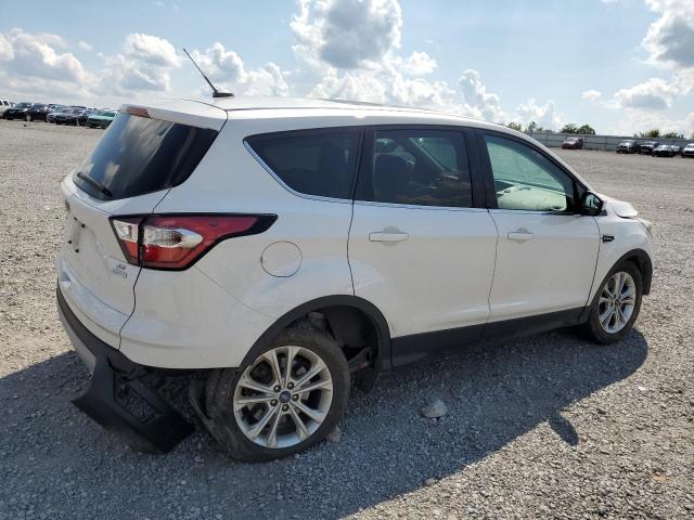 Паркетники FORD ESCAPE 2017 Белы