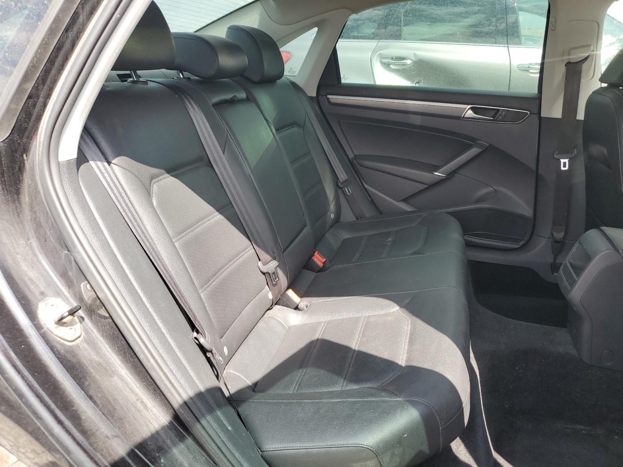 2017 Volkswagen Passat R-Line VIN: 1VWDT7A30HC018631 Lot: 69856335