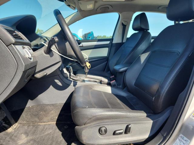 Sedans VOLKSWAGEN PASSAT 2013 Srebrny