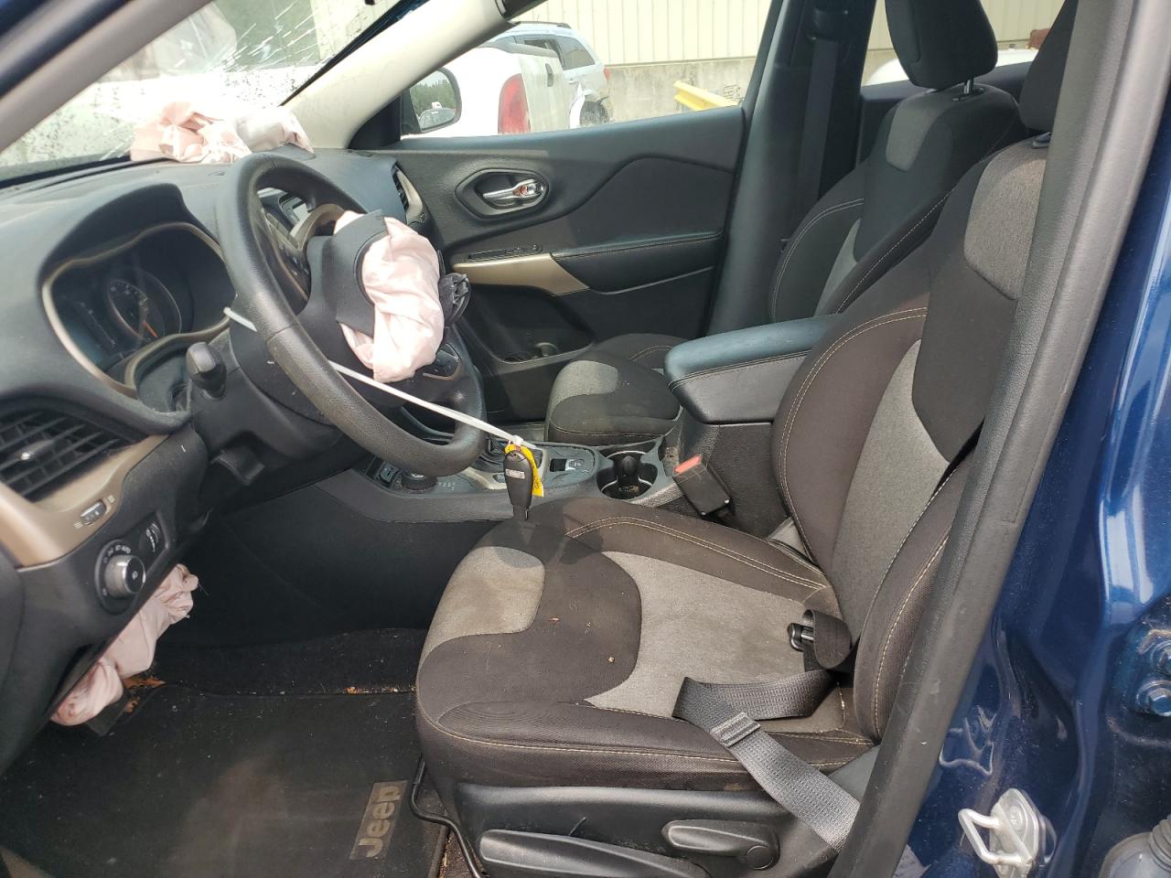 2018 Jeep Cherokee Latitude VIN: 1C4PJMCB0JD577721 Lot: 67399215