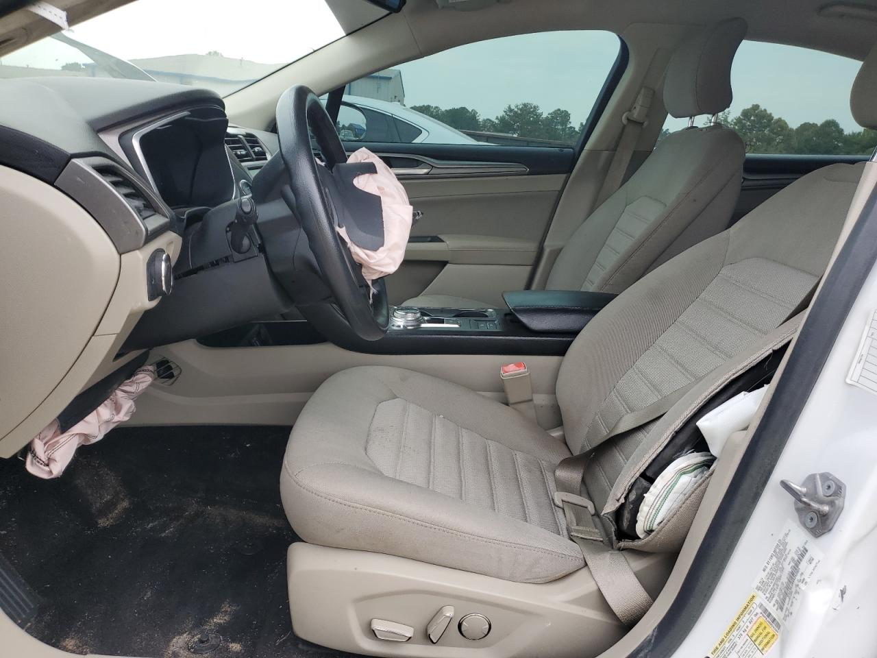 2019 Ford Fusion Se VIN: 3FA6P0LU8KR242001 Lot: 70645875