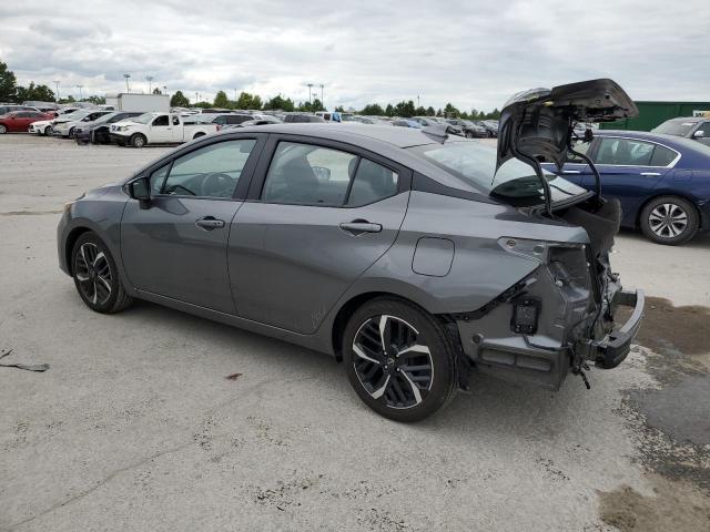  NISSAN VERSA 2024 Серый