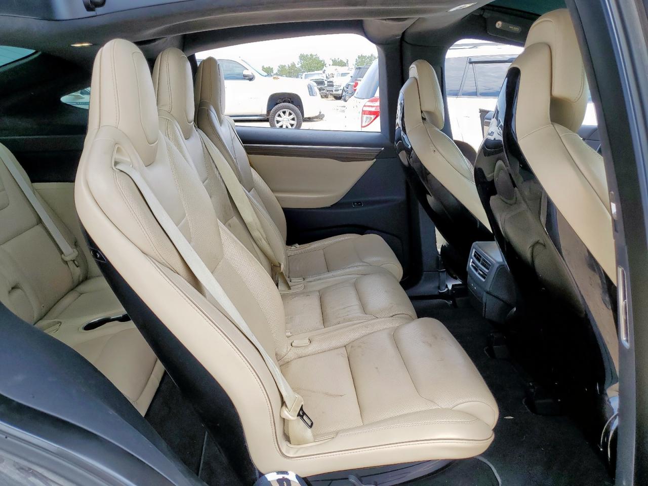 2016 Tesla Model X VIN: 5YJXCAE41GF000530 Lot: 70221165