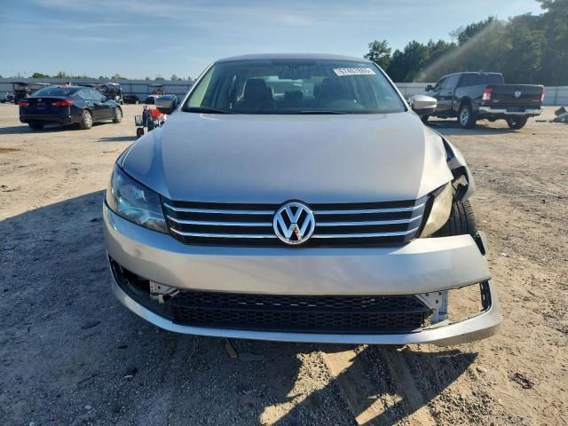 Sedans VOLKSWAGEN PASSAT 2013 Srebrny