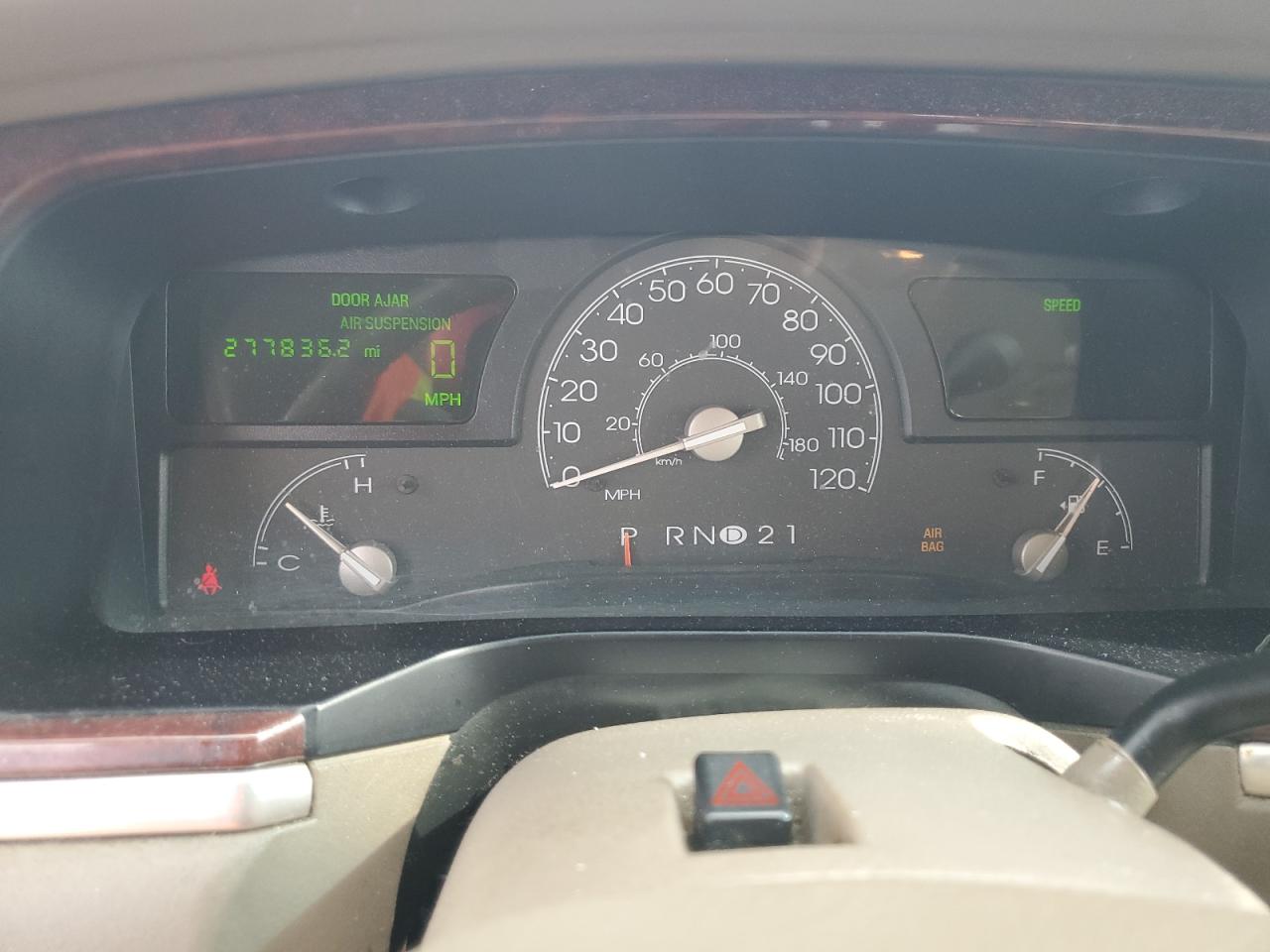 2003 Lincoln Town Car Executive VIN: 1LNHM81W93Y686887 Lot: 70185335