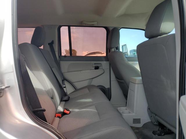 Фото: 1J8GN28KX8W133559