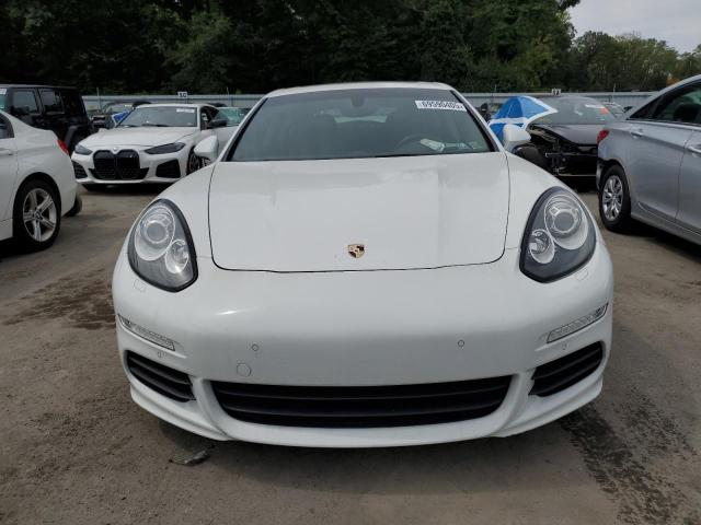 Sedans PORSCHE PANAMERA 2015 White