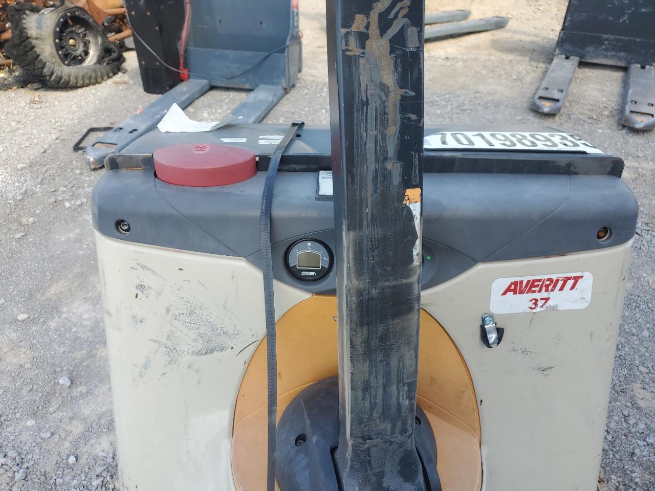 2020 Crown Sp3035-45 Pallet Jack VIN: 10119928 Lot: 70198935