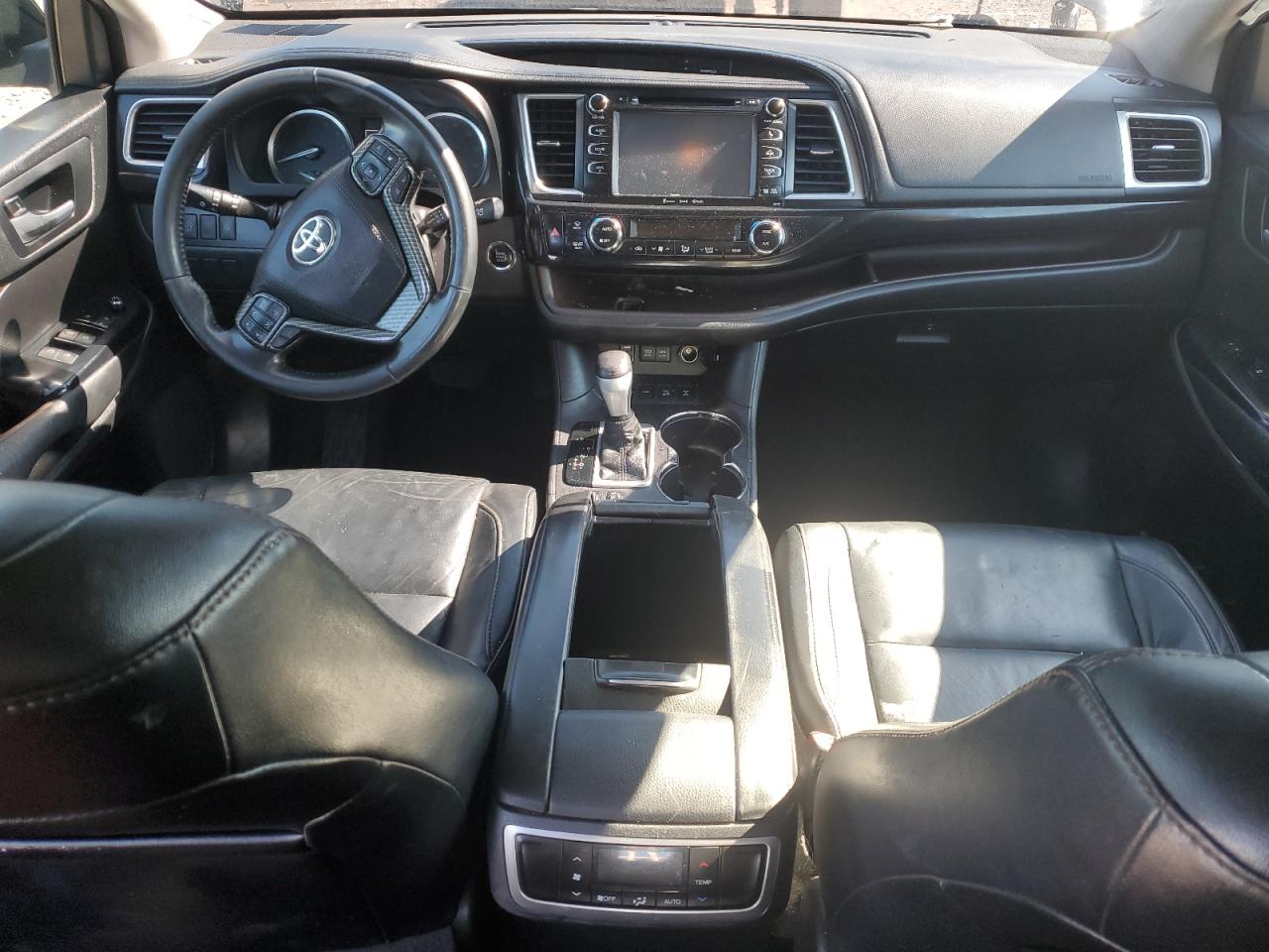 2018 Toyota Highlander Se VIN: 5TDJZRFH3JS816825 Lot: 69675245