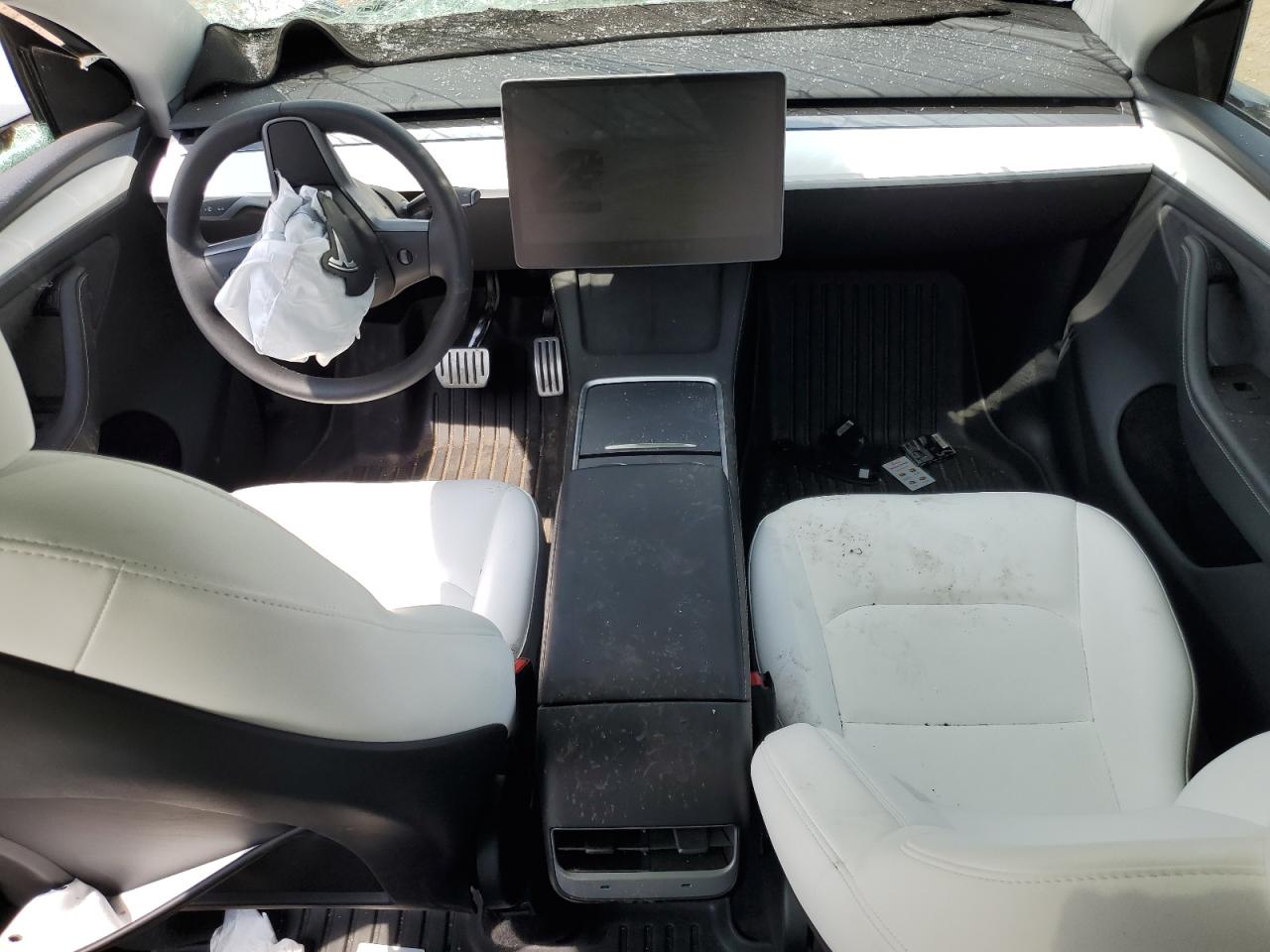 2024 Tesla Model Y VIN: 7SAYGDEFXRA284691 Lot: 70463815