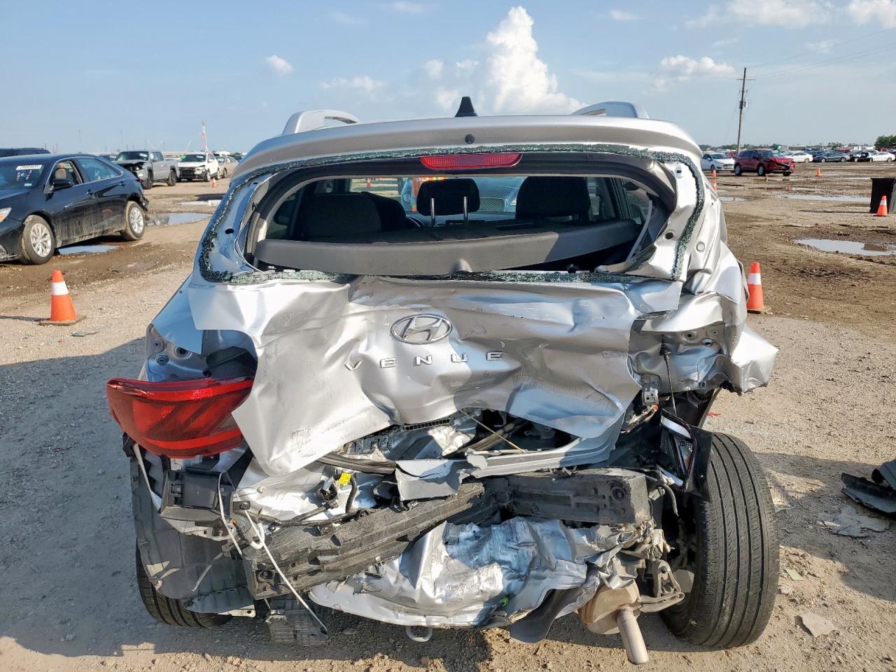 2022 Hyundai Venue Sel VIN: KMHRC8A35NU137534 Lot: 70765925