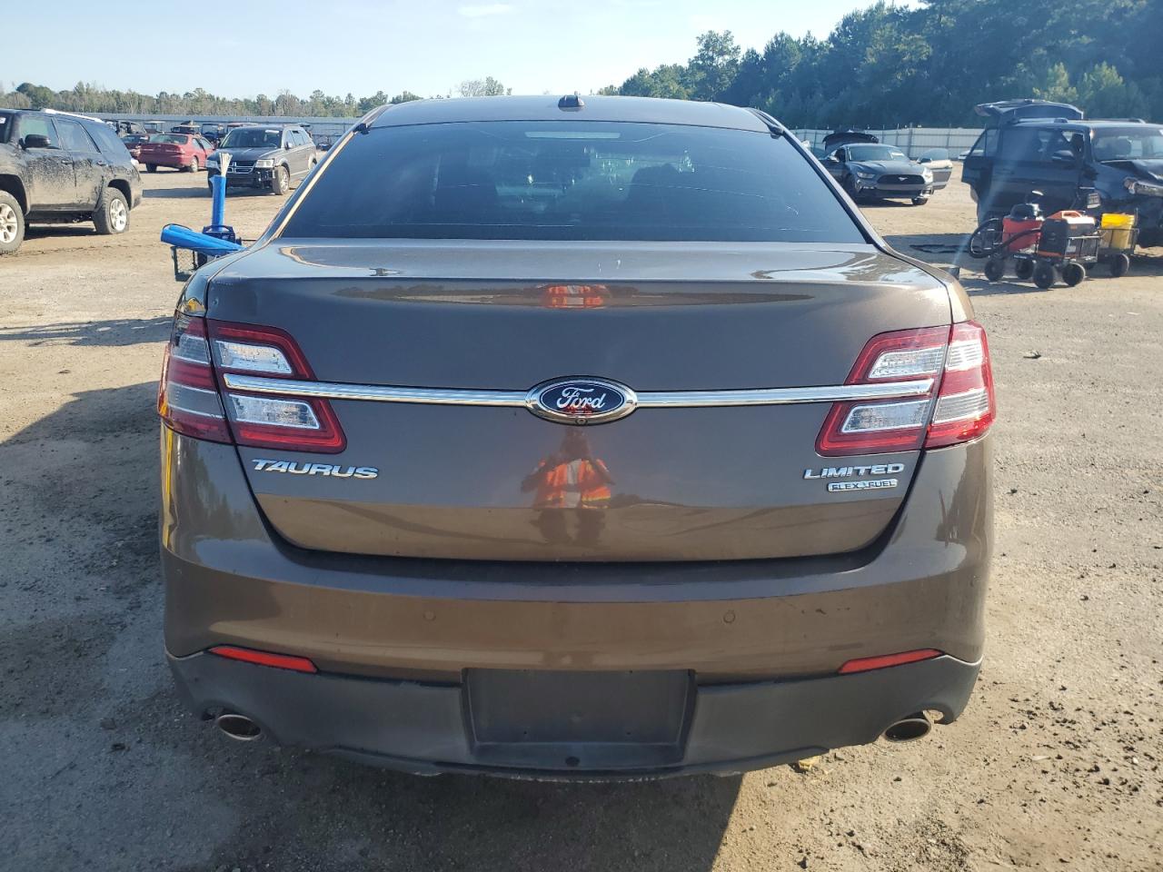 2015 Ford Taurus Limited VIN: 1FAHP2F89FG132168 Lot: 68640695