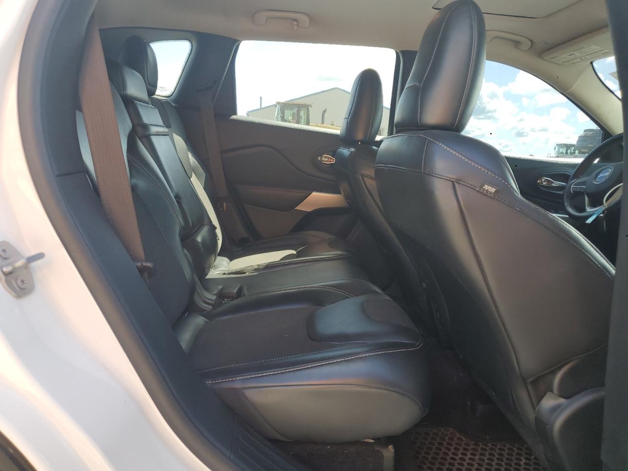 2018 Jeep Cherokee Latitude Plus VIN: 1C4PJLLX4JD606076 Lot: 69774915